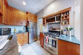 1263 Commonwealth Ave, Unit 3 in Boston, MA - Building Photo - Building Photo