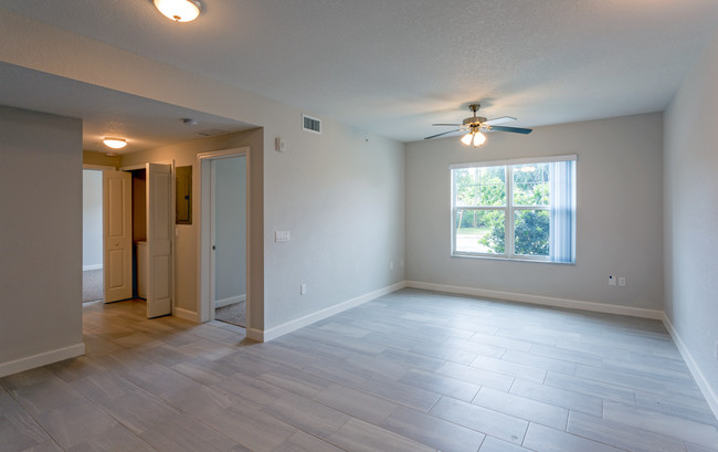 Banyan Court in Lake Worth, FL - Building Photo - Interior Photo