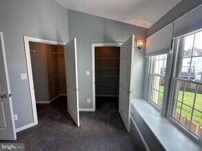 11736 Batley Pl in Lake Ridge, VA - Building Photo - Building Photo