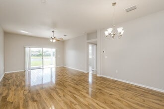 6751 Monarch Park Dr in Apollo Beach, FL - Building Photo - Building Photo