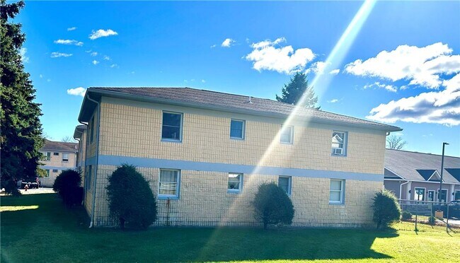285 Wawayanda Ave-Unit -15 in Middletown, NY - Building Photo - Building Photo