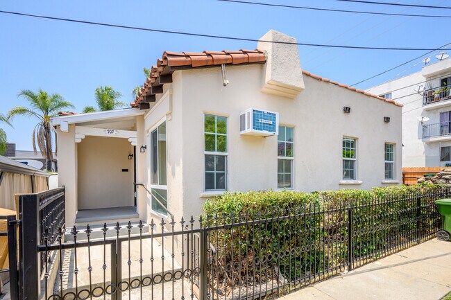 707 Milwaukee Ave in Los Angeles, CA - Building Photo - Building Photo