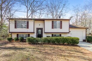 2107 Scarbrough Rd in Stone Mountain, GA - Building Photo