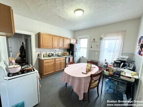 10 Wave Ave, Unit #3 in Boston, MA - Foto de edificio - Building Photo