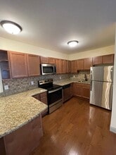 1404 E State St Apartments in Rockford, IL - Building Photo - Interior Photo