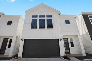 105 W Whitney St in Houston, TX - Building Photo