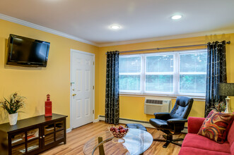 Park Apartments in Bordentown, NJ - Building Photo - Building Photo