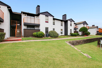 Lockhart Apartment Homes in Mesquite, TX - Foto de edificio - Building Photo