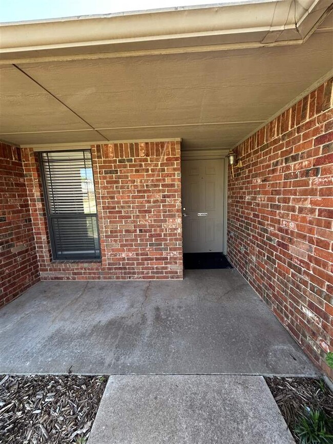 6710 SW Drakestone Blvd in Lawton, OK - Building Photo - Building Photo