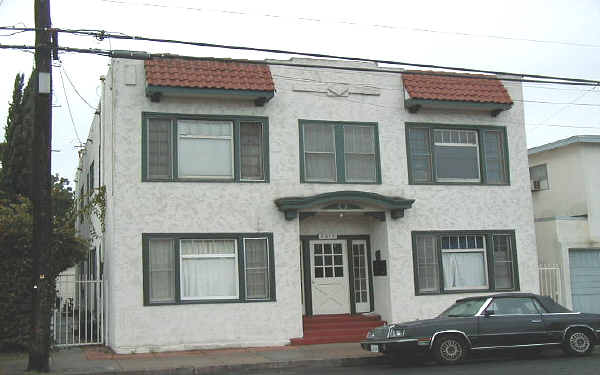 2644 E 4th St in Long Beach, CA - Foto de edificio - Building Photo