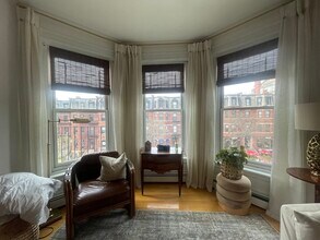 218 Newbury St in Boston, MA - Building Photo - Building Photo