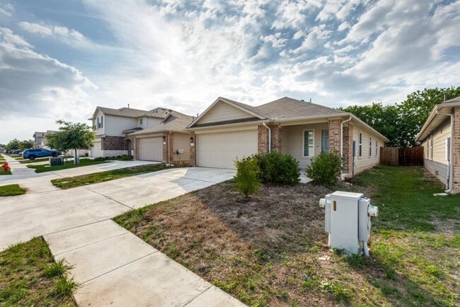 250 Granary Dr in Uhland, TX - Building Photo - Building Photo