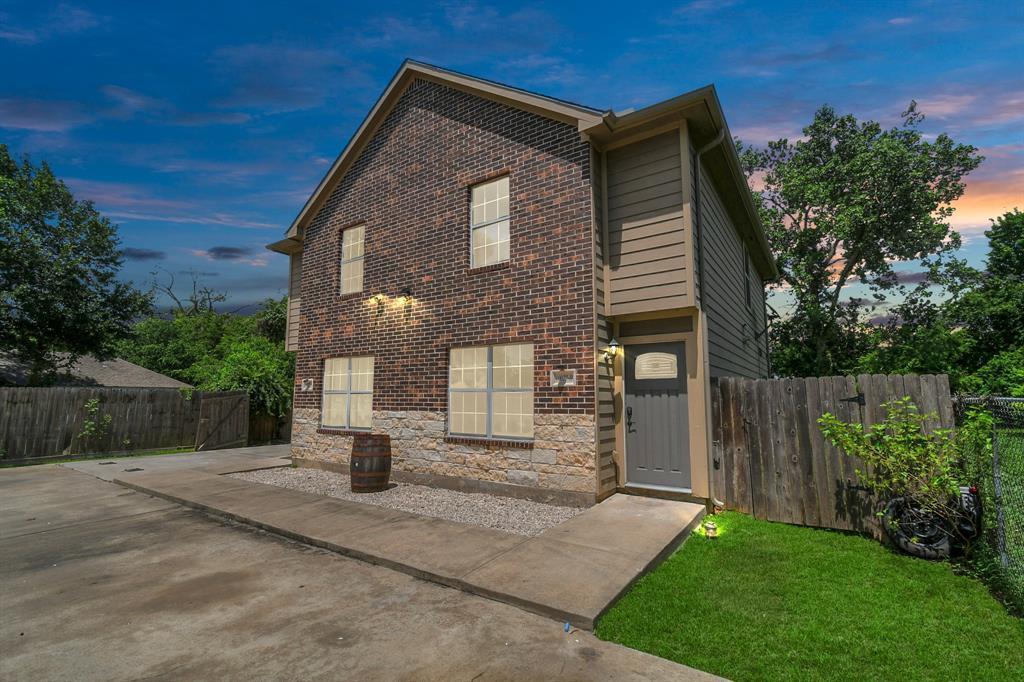 10022 Raymondville Rd in Houston, TX - Building Photo