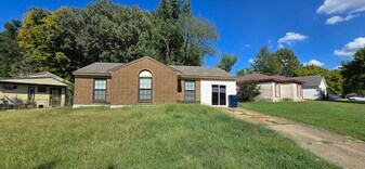 5200 Broken Oak Dr in Memphis, TN - Building Photo