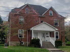 303 Themis St, Unit Themis St. Unit A in Cape Girardeau, MO - Building Photo