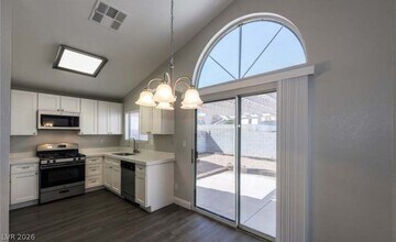 1012 Holliston Cir in Las Vegas, NV - Building Photo - Building Photo