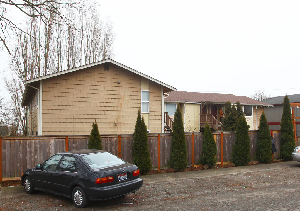 Lee Manor in Tacoma, WA - Foto de edificio