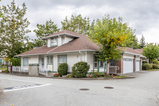 Glenwood Gardens in Surrey, BC - Building Photo - Building Photo