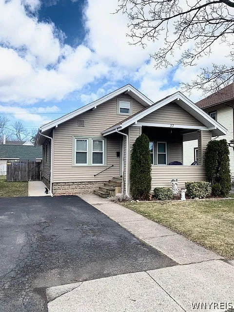 37 Regent St in Lockport, NY - Building Photo