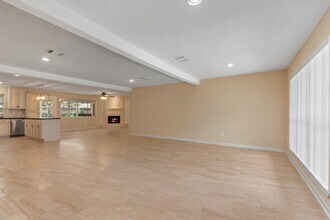 4906 Green Willow Ln in Dickinson, TX - Building Photo - Building Photo