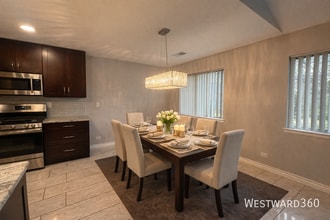 1587 Stonehill Ct in Wheaton, IL - Building Photo - Building Photo