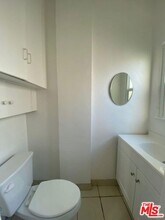 425 S Oakhurst Dr in Beverly Hills, CA - Building Photo - Building Photo
