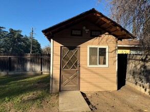 1446 Minnewawa Ave in Clovis, CA - Building Photo - Building Photo