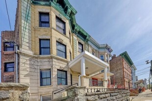 618 14th St in Union City, NJ - Building Photo