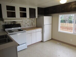 5692 Northwest Dr in Bellingham, WA - Building Photo - Building Photo