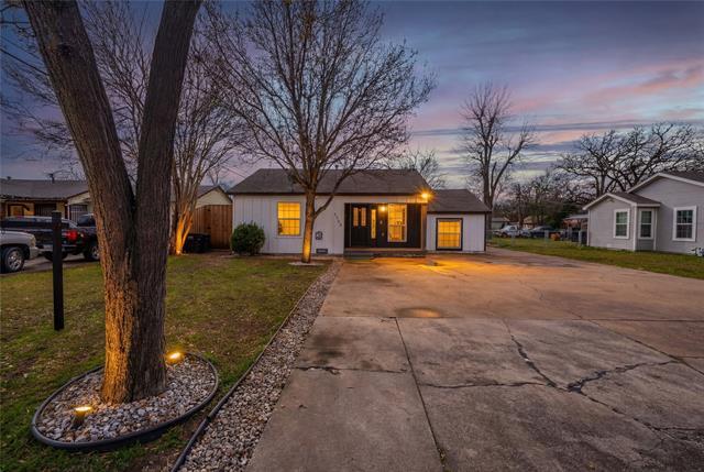 3732 Honeysuckle Ave in Fort Worth, TX - Building Photo - Building Photo