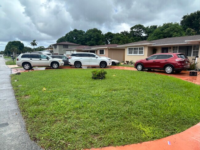 14365 NW 15th Dr in Miami, FL - Building Photo - Building Photo