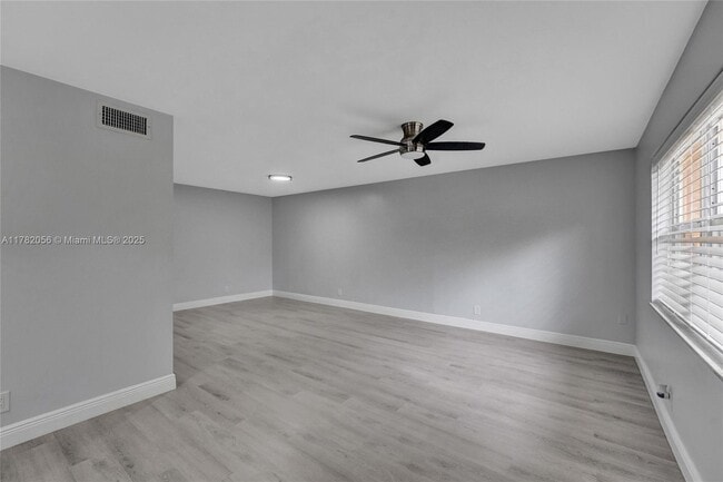 5963 NW 25th Ct in Sunrise, FL - Building Photo - Building Photo