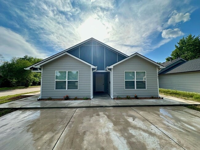 property at 1701 N Grove St