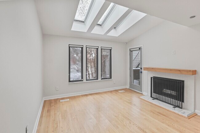 766 Spinnaker Ct in Secaucus, NJ - Building Photo - Building Photo