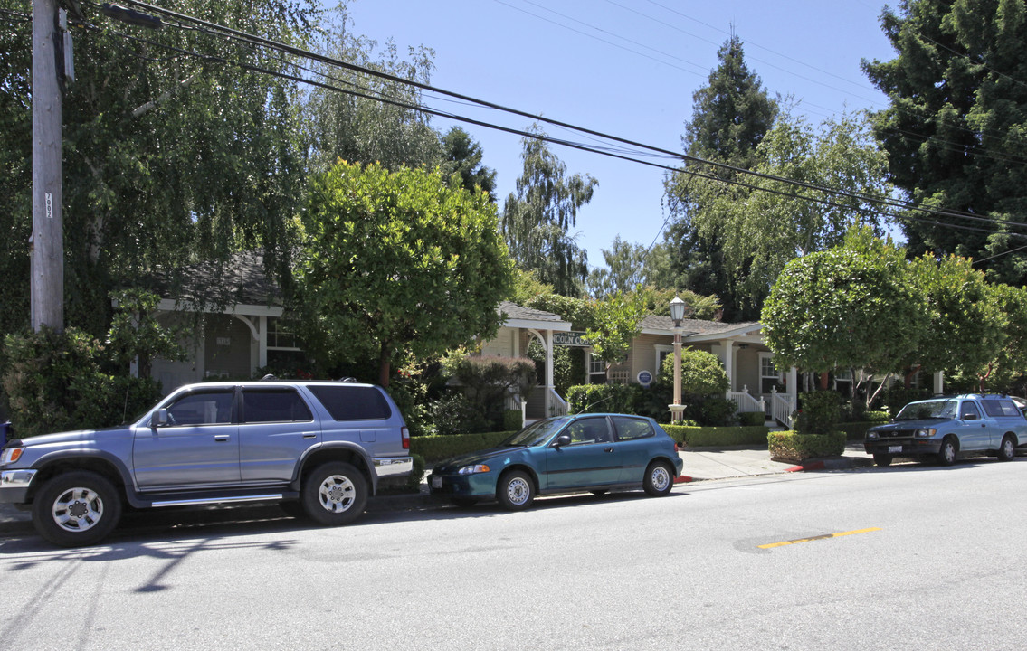 The lincoln court in Santa Cruz, CA - Building Photo