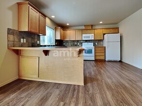 2304 Cooper Crest Dr NW in Olympia, WA - Building Photo - Building Photo