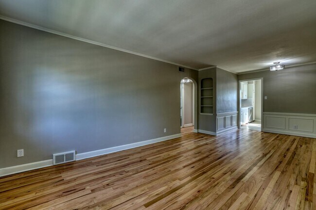 9015 W North Ave in Wauwatosa, WI - Building Photo - Building Photo