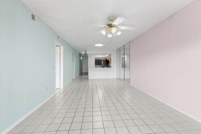 8711 Blind Pass Rd in St. Petersburg, FL - Building Photo - Building Photo