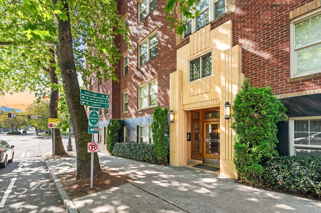 5th & Mercer Apartments – Newly Renovated ... in Seattle, WA - Building Photo