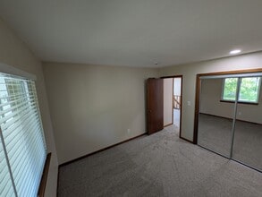 22 NW Lakeview Blvd in Lee's Summit, MO - Building Photo - Building Photo
