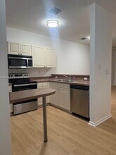 17347 NW 7th Ave in Miami, FL - Foto de edificio - Building Photo