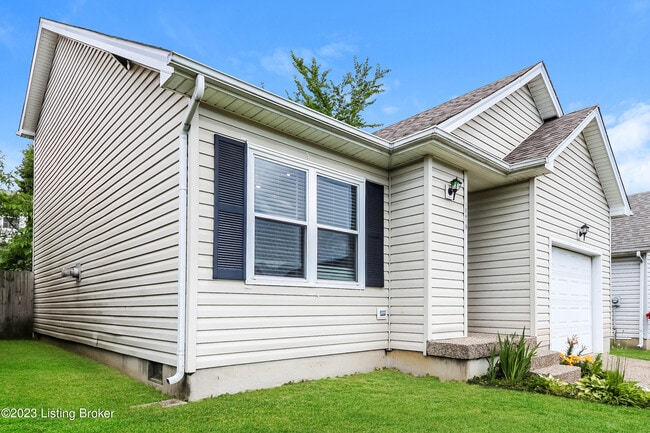 10418 Pinoak View Dr in Louisville, KY - Building Photo - Building Photo