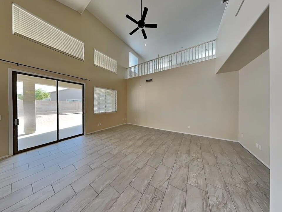 8786 W Augusta Ave in Glendale, AZ - Building Photo