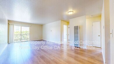 325 Jesse Ray Pl in Windsor, CA - Building Photo - Building Photo