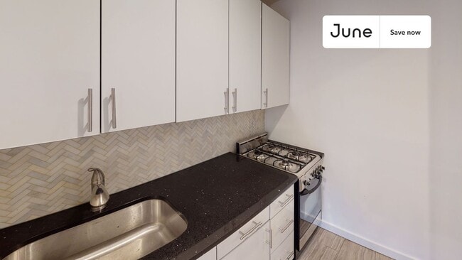 534 E 14th St, Unit 14 in New York, NY - Foto de edificio - Building Photo