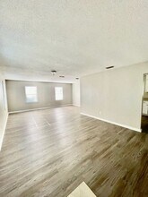8620 Deerwood Rd in Charlotte, NC - Building Photo - Building Photo