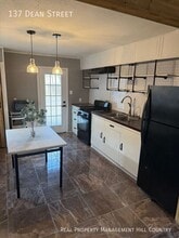 137 Dean St in San Antonio, TX - Building Photo - Building Photo