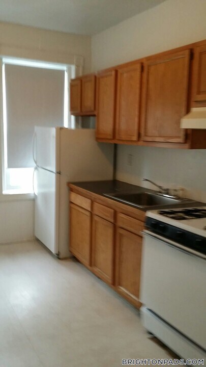 7 Mt Hood Rd in Boston, MA - Building Photo