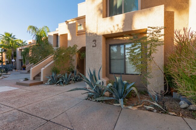 5675 N Camino Esplendora in Tucson, AZ - Building Photo - Building Photo