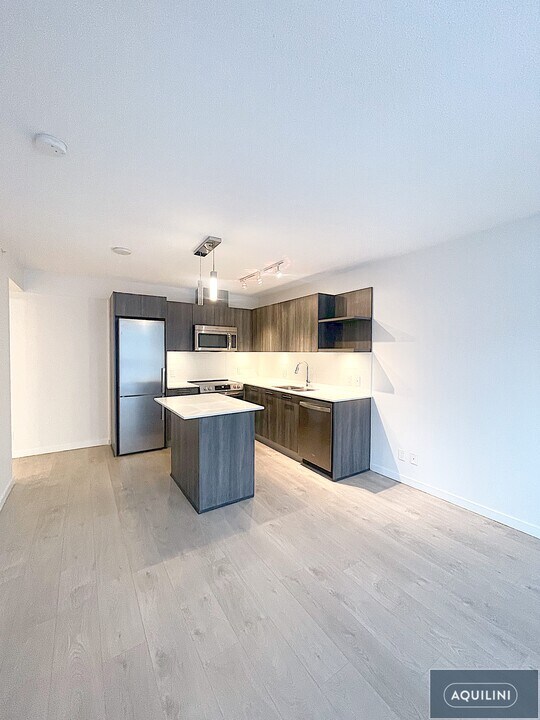 685 Pacific Blvd in Vancouver, BC - Building Photo